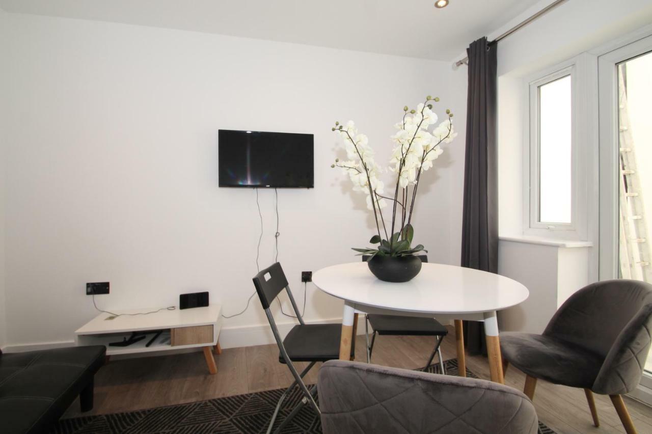 Coulsdon Penthouse Apartment Екстериор снимка